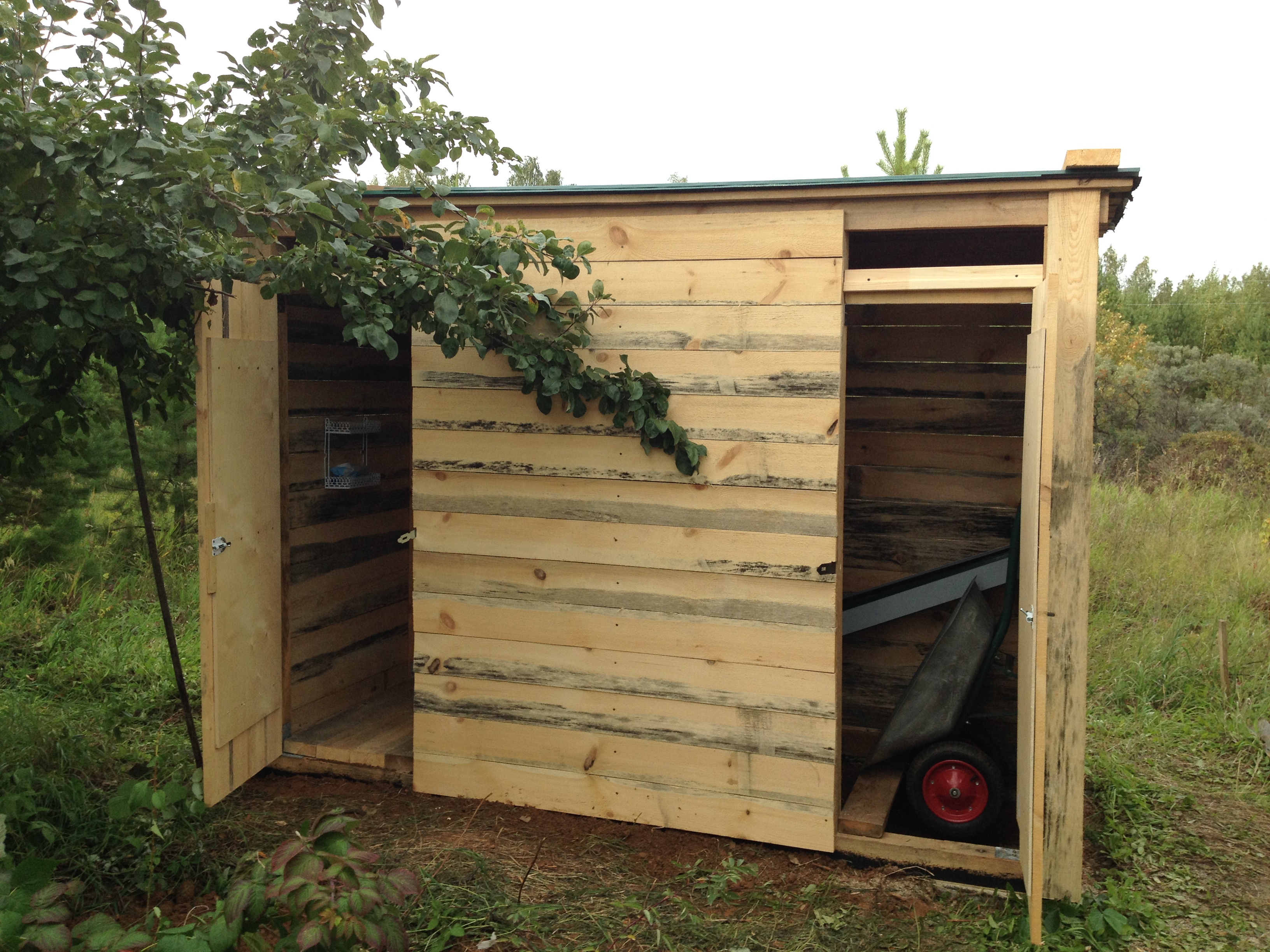 House from the container in the garden