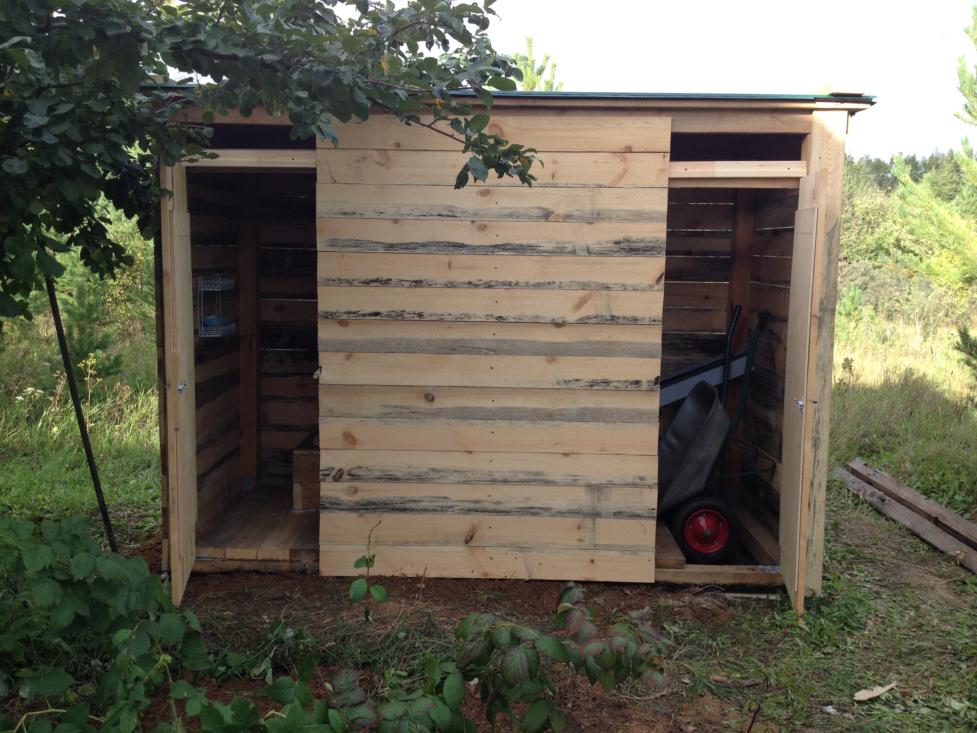 House from the container in the garden