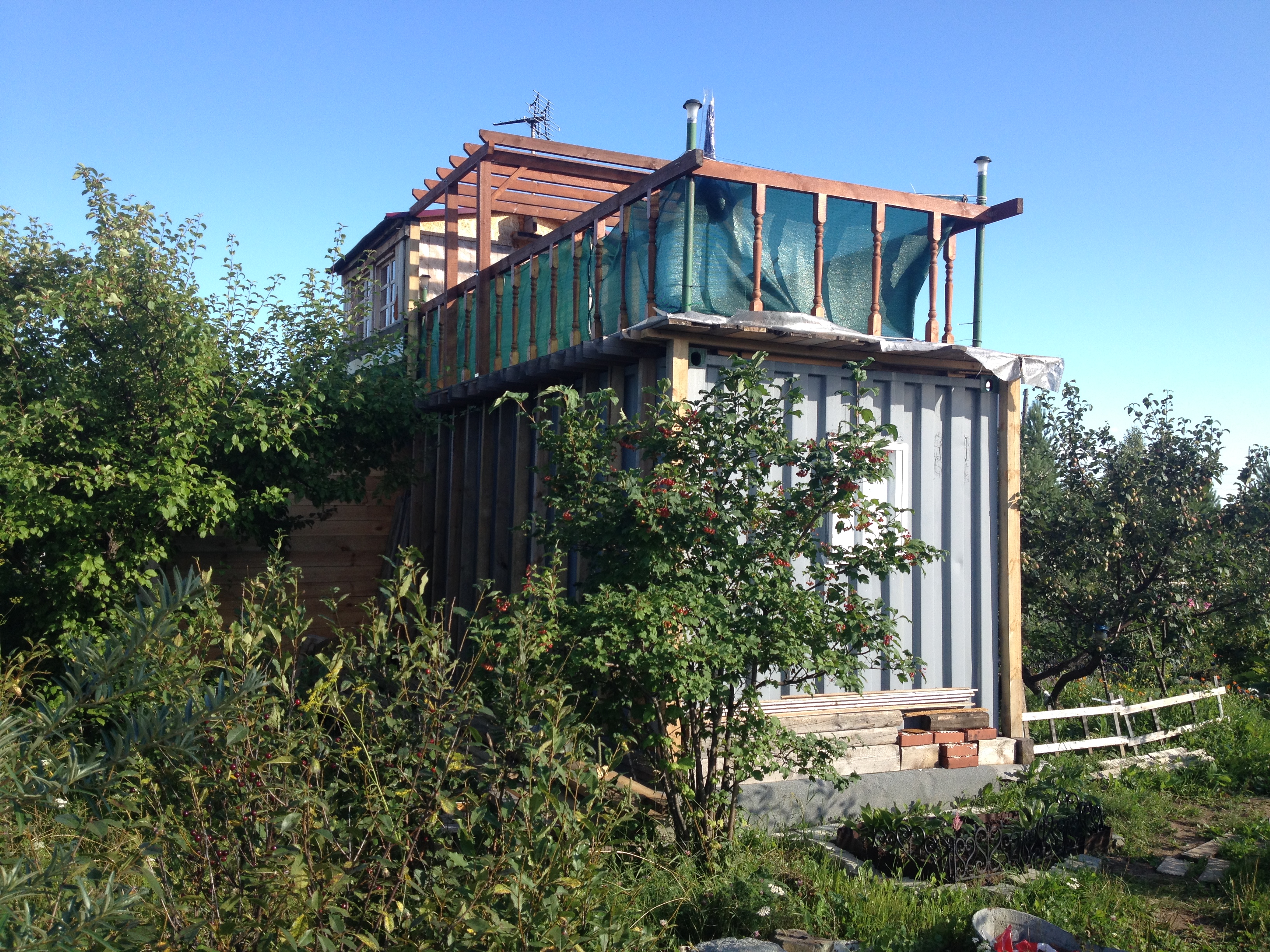 House from the container in the garden